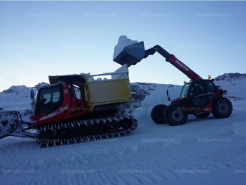 Transport de neige sur piste